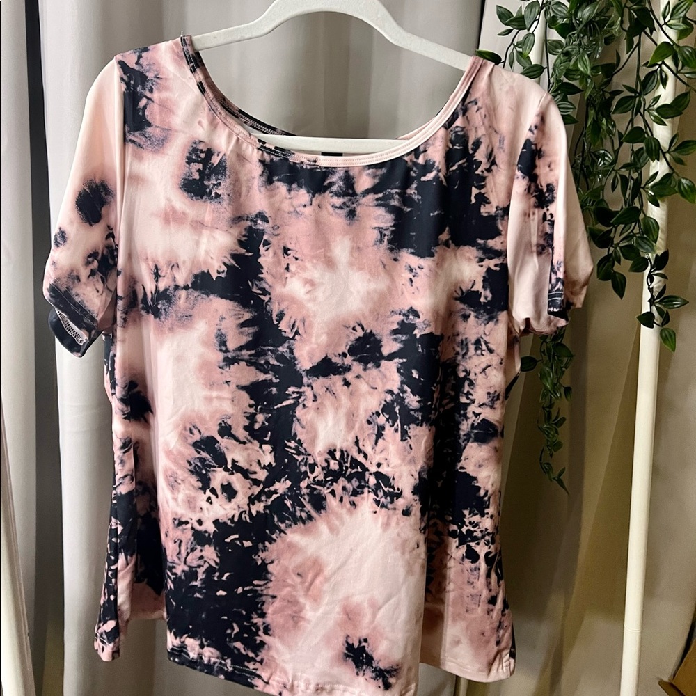 Tie dye shirt and short - Picture 5 of 7